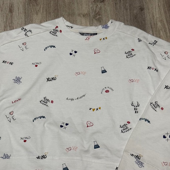 XOXO White Graphic Print Sweatshirt Long Sleeve Pullover Top - Women's Size‎ L - Picture 2 of 6